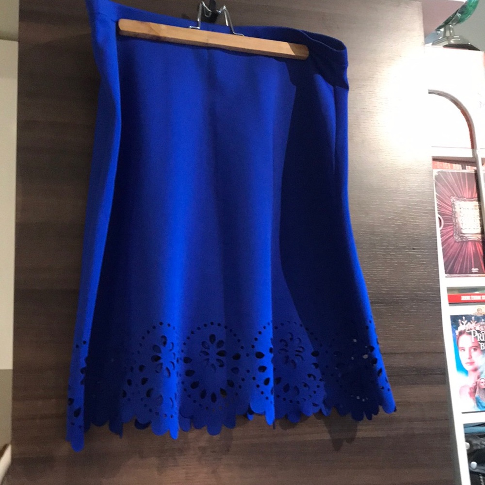 Laser cutout hem